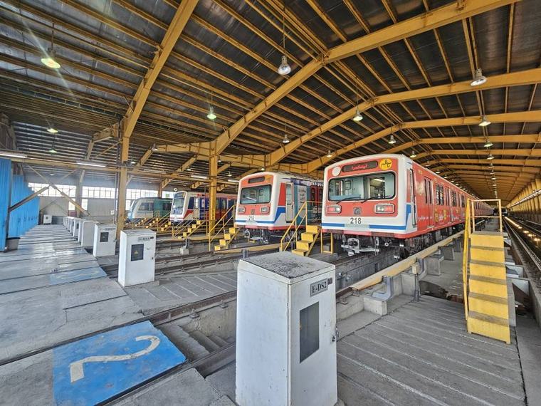 زندگی پشت درهای بسته واگن‌های مترو