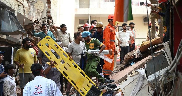 Delhi Satya Niketan Hostel Daze Collapse Kills At Least One, Dozens Feared Trapped